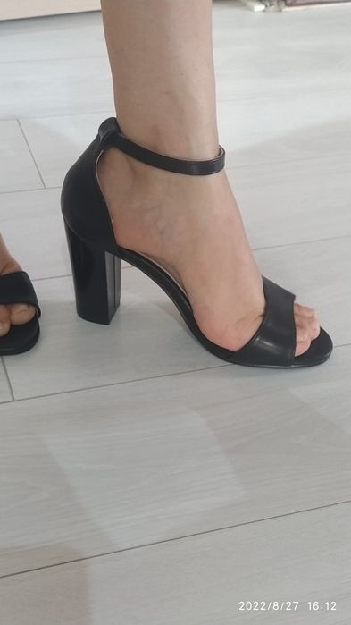 Дамски сандали на ток