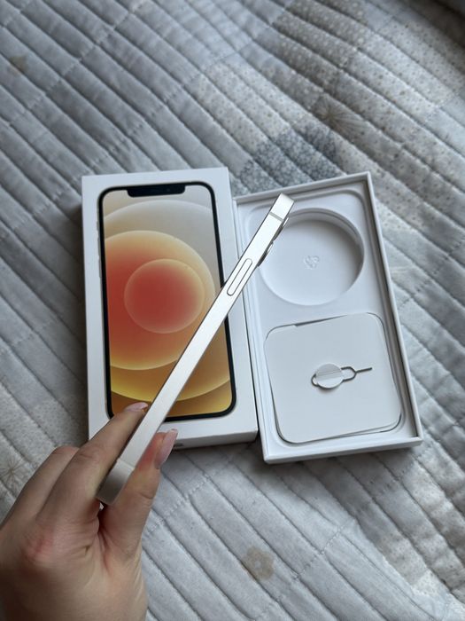 iPhone 12 128 GB белый