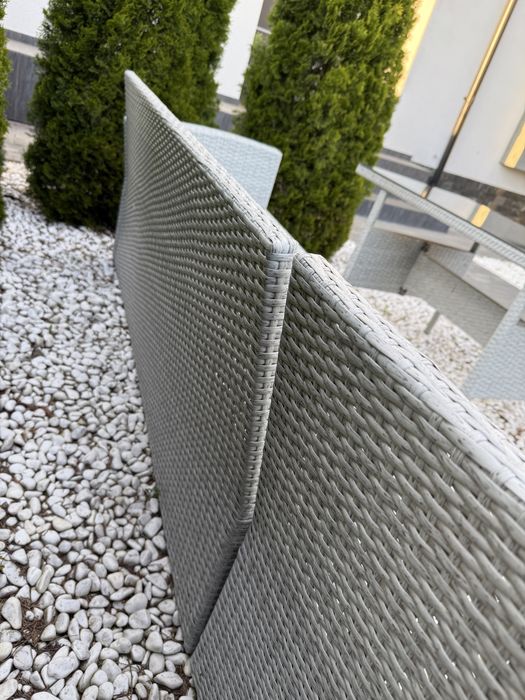 Coltar de exterior cu masa