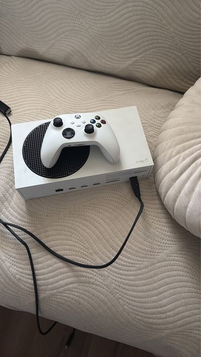 Consolă Xbox Series S 512GB (Albă) + Controller Original – Stare Excelentă!