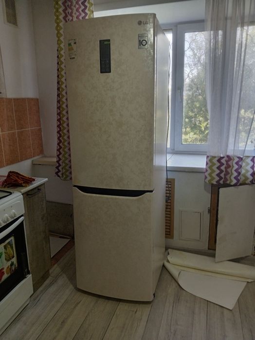 Продам холодильник LG
