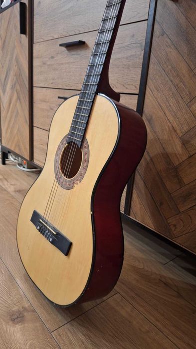 Акустична китара с калъф