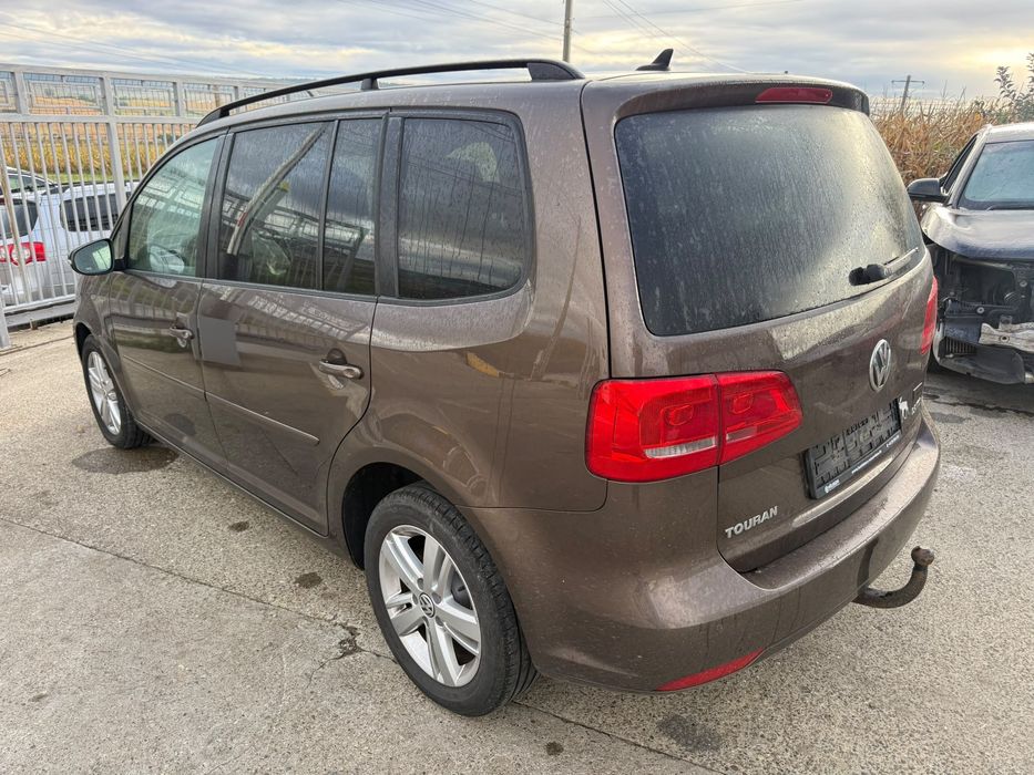 Dezmembrez Vw touran facelift 2012 Maro - LH8Z 2.0 tdi CFHC volan stanga