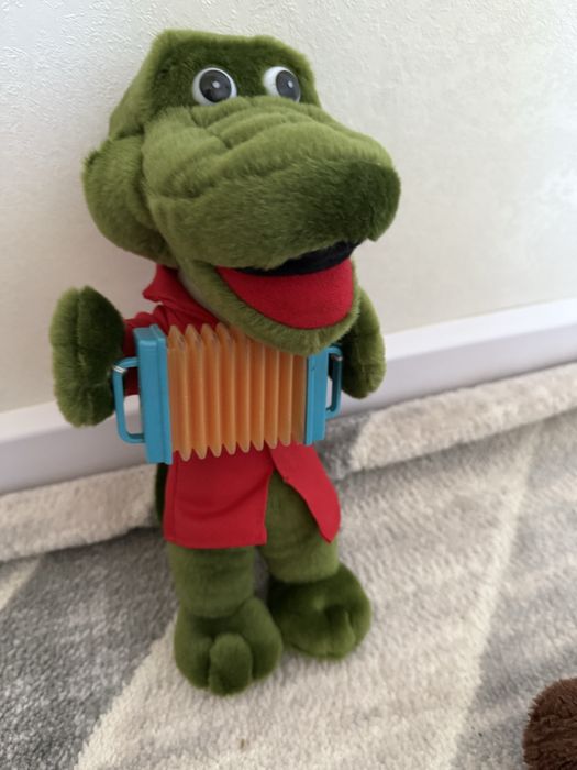 Чебурашка и крокадил мяхкая игрушка