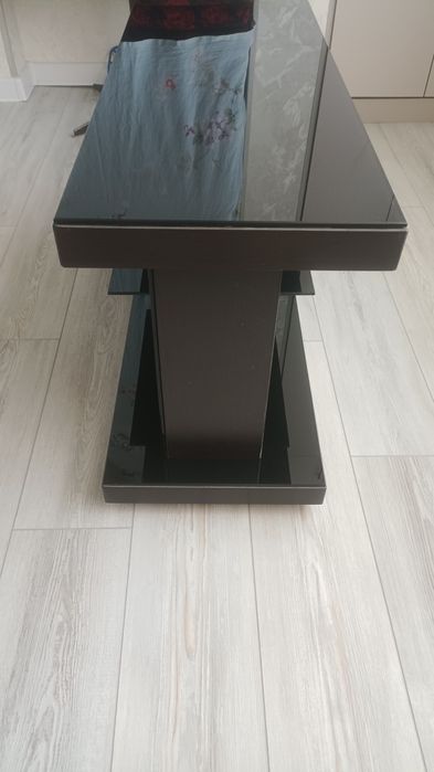 Продае́ться подставка под телевизор в отличном состонии