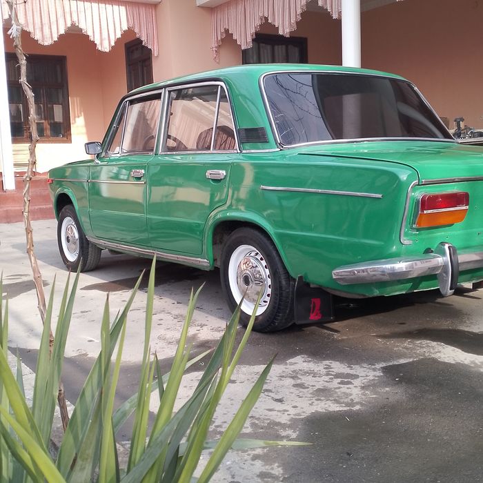 Jiguli 2103 yili 1980yil surochni sotiladi