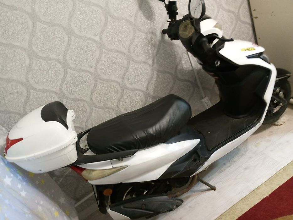 Продам срочно скутер