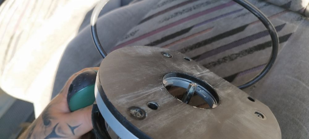 Продам ручной Фрейзер Bosch