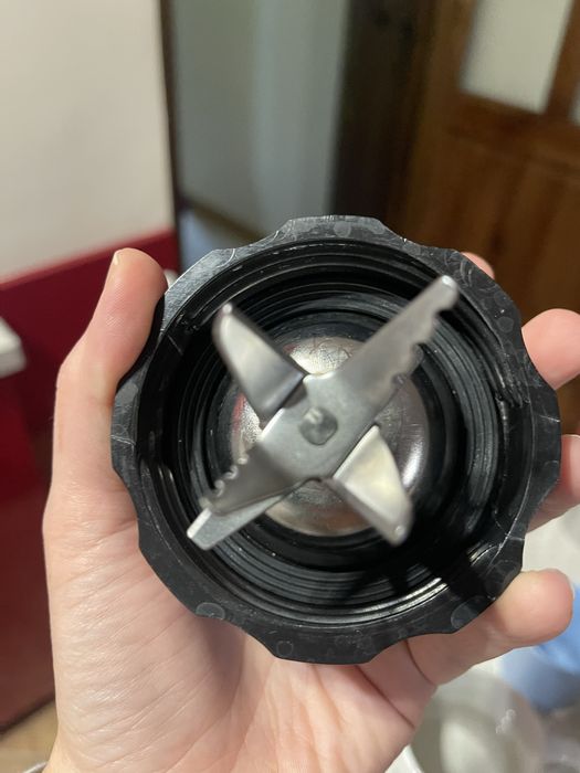 Блендер черен Gorenje