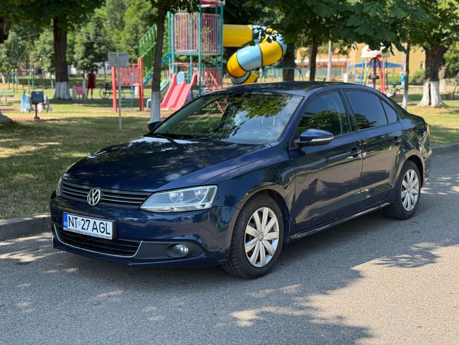 VOLKSWAGEN Jetta 2012