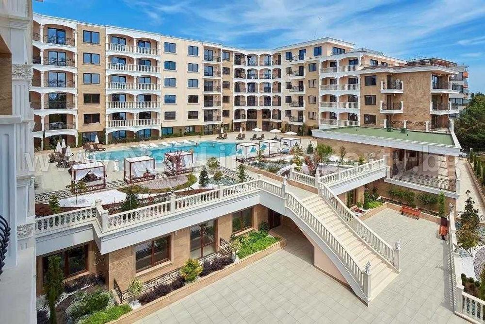 Луксозен двустаен апартамент в к-кс „Valencia Gardens“, Несебър