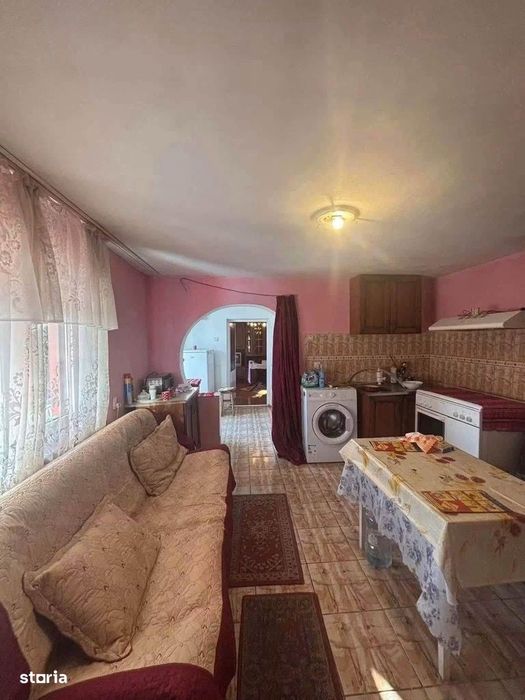 De vanzare casa  la 5 minute de Roman,  suprafata teren 600mp, 54000e