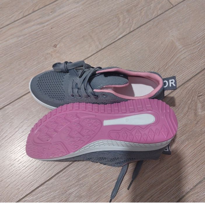 Новые кроссовки 36 размер