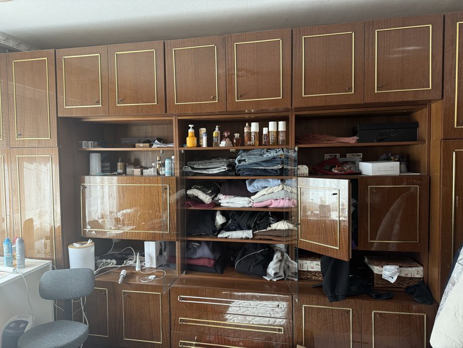 Гардероб за хол, сполно помещение