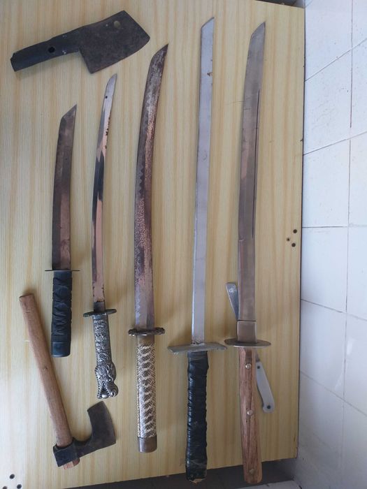 Стари качествени ножове ловни