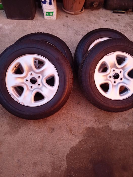 Гуми за джип.