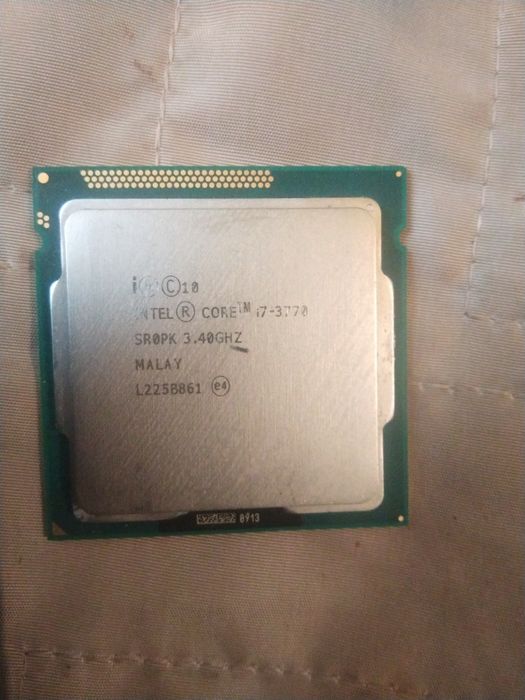 Vând procesor Intel Core i7-3770, 4 nuclee / 8 fire, 3.40 GHz (3.90 GHz Turbo), socket LGA1155. Funcționează perfect,