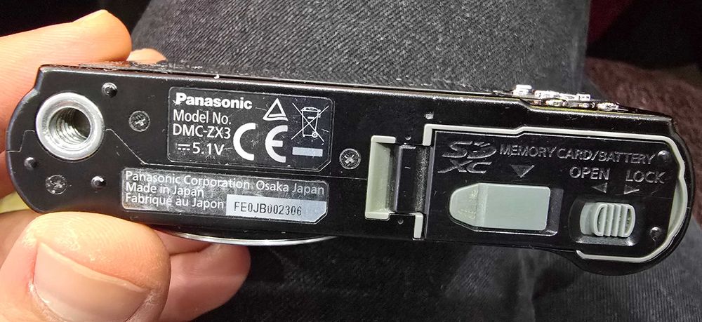 Panasonic Lumix DMC-ZX3 - compact digital, functional, stare buna