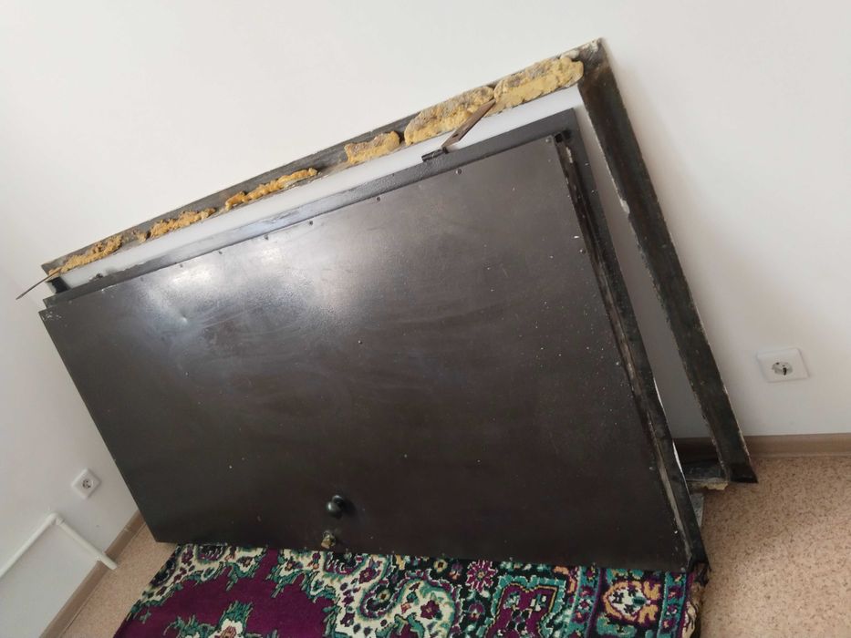 Железная дверь!!