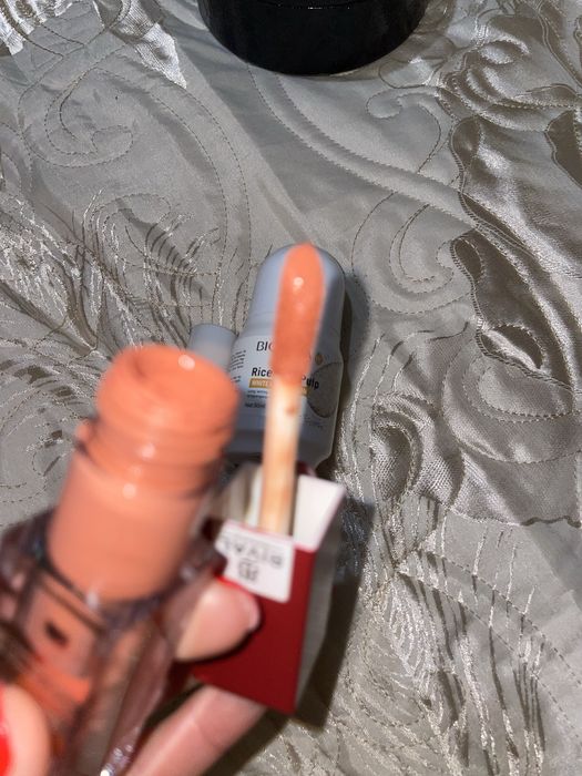 Дезодорант, 2 помады за 1000т.