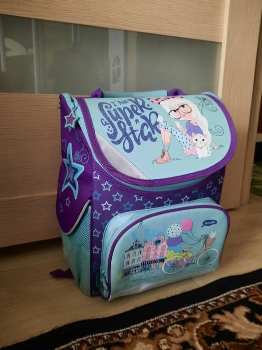 Продам школьный для девочки