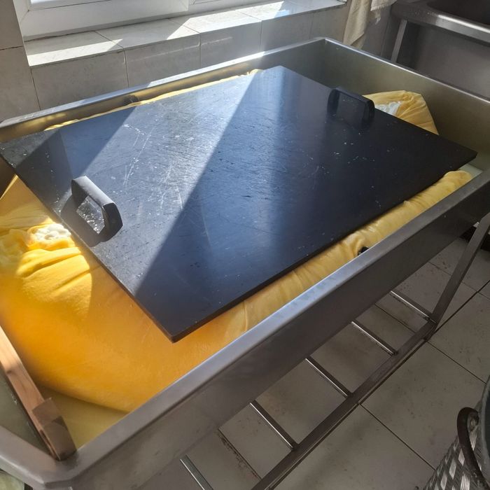 Telemea de oaie 100% și urdă  proaspătă și invechită