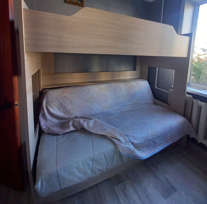 Продаётся двухъярусная кровать с диваном