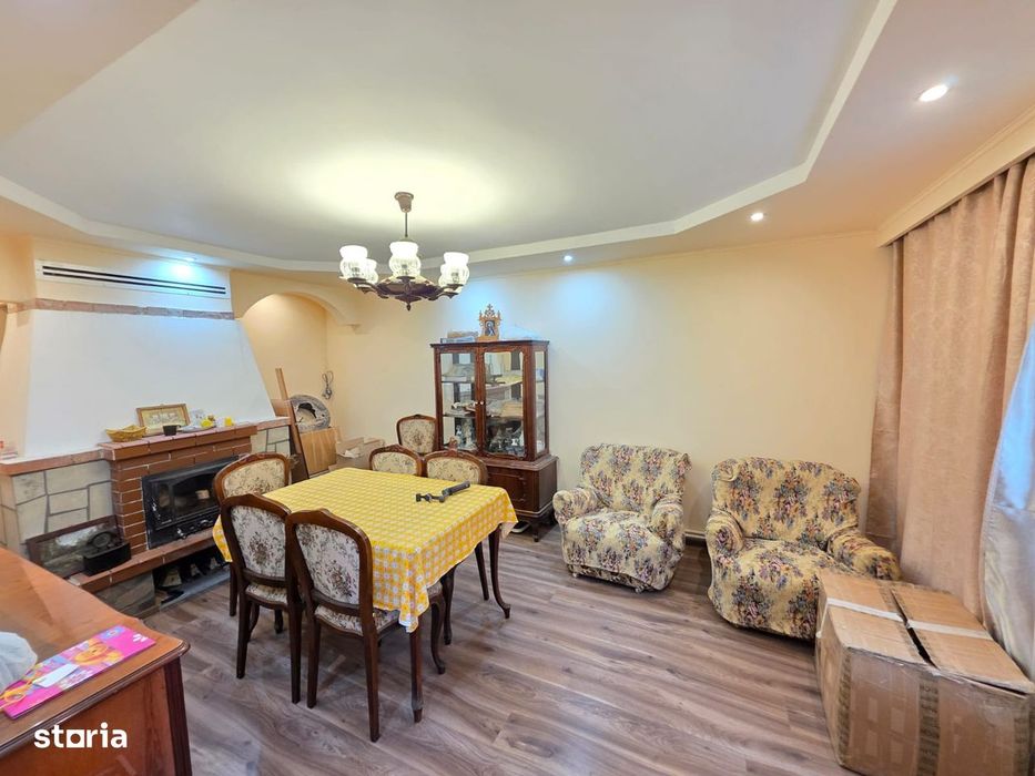 Casă în Horia de cărămidă, zonă centrală, 2.400 mp teren, 4 dormitoare