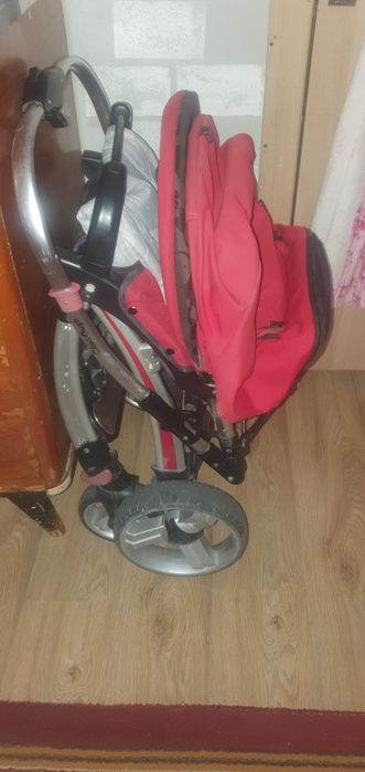 Продам коляску в хорошем состоянии в подарок ходунки
