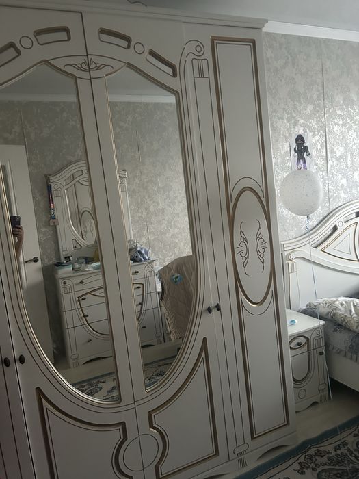 Продам спальный гарнитур