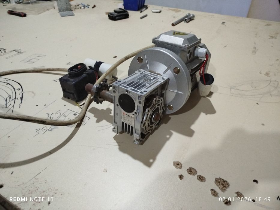 Электродвигатель с редуктором NMRV-71 (220В) б/у