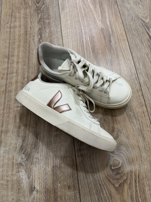 Кроссовки Veja в хорошем состоянии