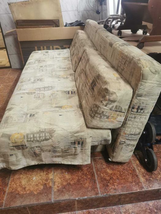 Разтегателен диван