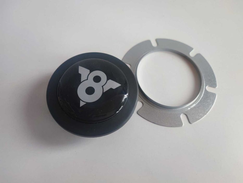 Бутон за волан V8  Нов Универсален различни размери Капачка