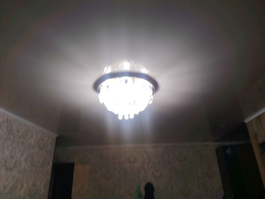 Продам люстру б/у