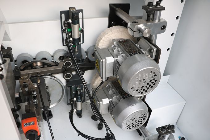 Закаточный станок DELTAMACHINERY DM-400F автомат