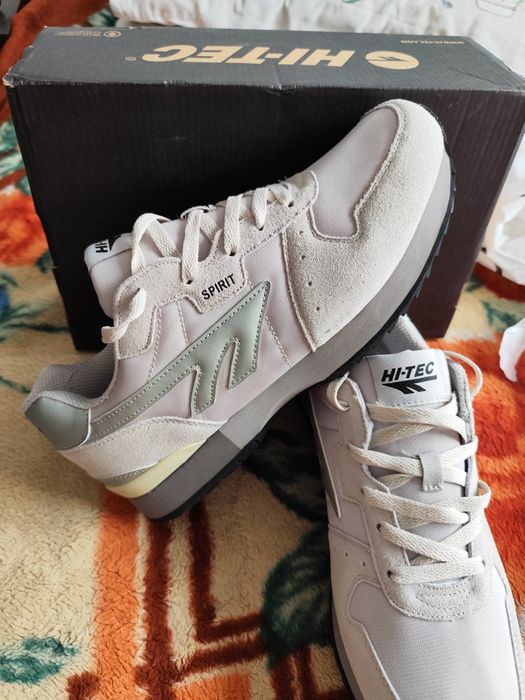 Продам мужские кроссовки