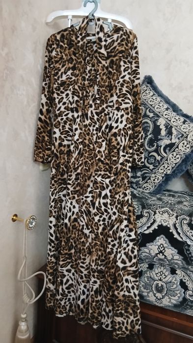 Платье, двойка, куртка в хорошем состоянии 100 000тысяч