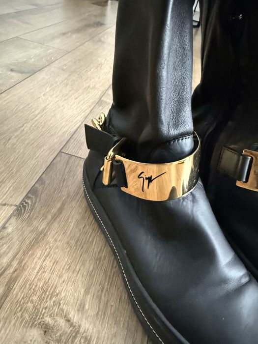 Giuseppe Zanotti cizme cu lant auriu