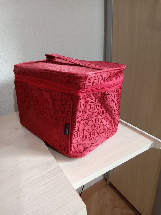 Косметичка. квадратный кейс