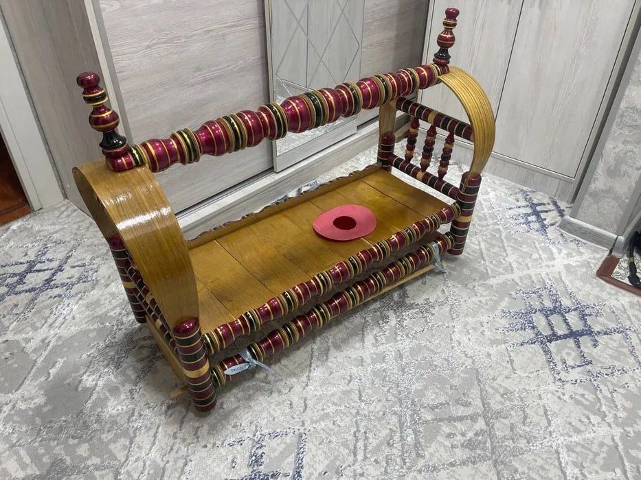 Beshik srochno sotiladi