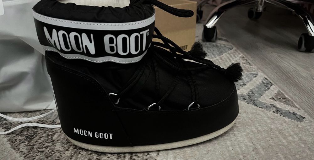 Moon Boots black