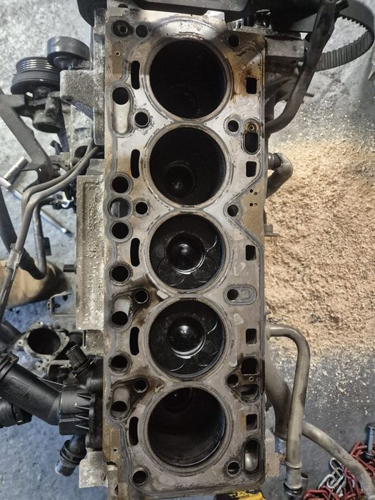 Vând bloc motor Volvo 2.0 euro 5