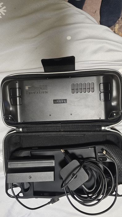 Vînd consola Steam deck oled