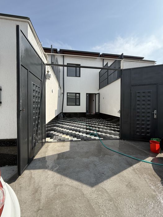 Сергели Хонабод  4 хона метро якин коттедж канализация бор 2 этажа кад