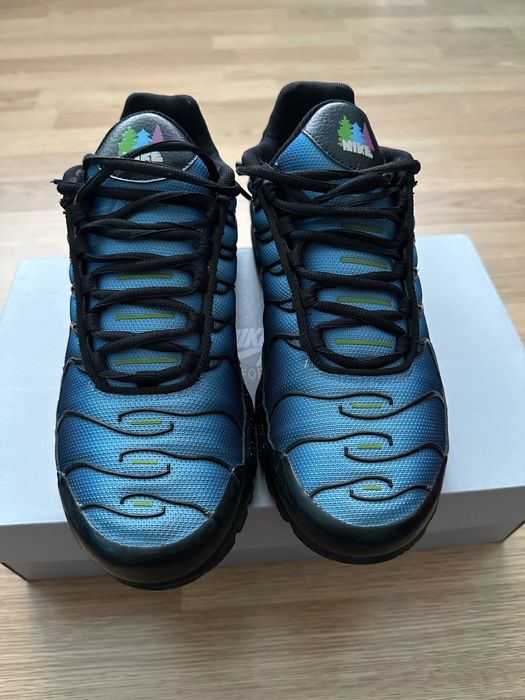 Nike air max plus black university blue
