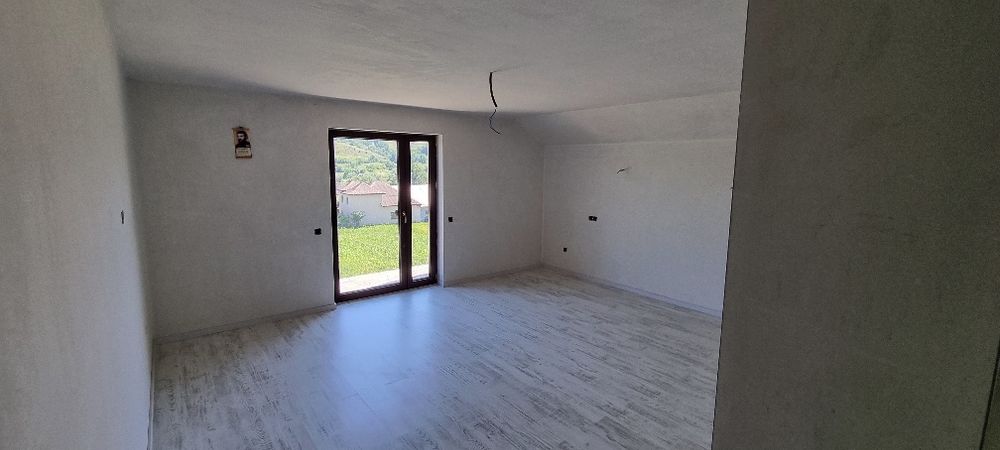 Casă nouă + teren 1.300 mp ,în comuna Pârteștii de Jos, jud. Suceava