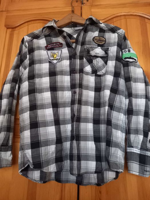 Риза чисто нова купена за подарък но не е носена