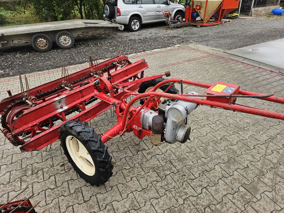 Greblă cu motor pe lanț