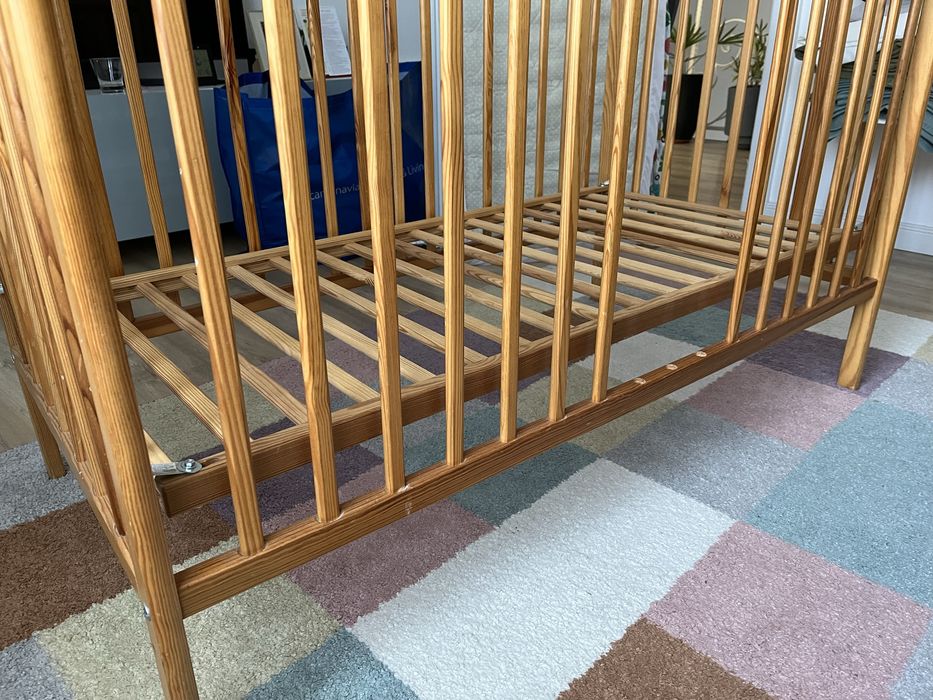 Vand patut lemn cu saltea 120 x 60 + accesorii